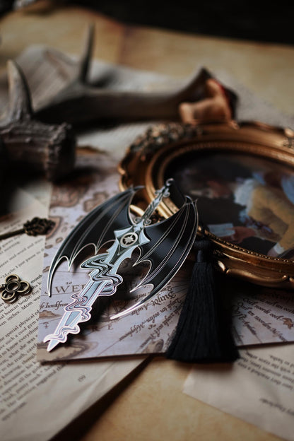 The officially licensed a court of thorns and roses bookmark inspired by the character of Azriel Shadowsinger. The enamel bookmark features a sword worthy of the night court and is surounded by the illyrian wings. 